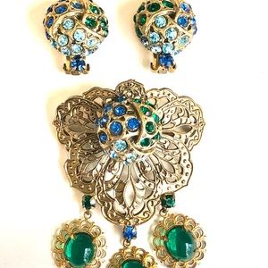 Vintage green rhinestone brooch and matching  clip on earrings